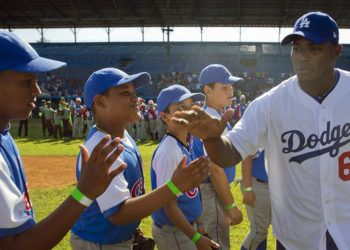 "Saber que futuros peloteros cubanos no tendrán que pasar por lo que pasamos, me hace feliz", dijo Yasiel Puig tras la firma del acuerdo entre la Federación Cubana y MLB. Foto: Ramón Espinoza/AP