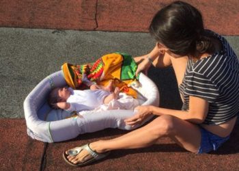 Nina y su mamá.