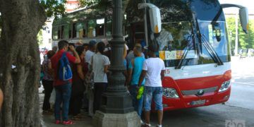 Ómnibus rutero en La Habana. Foto: Otmaro Rodríguez.