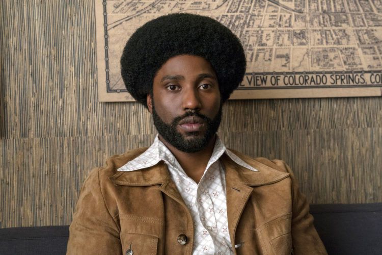 John David Washington en una escena de "BlacKkKlansman". (David Lee/Focus Features vía AP)