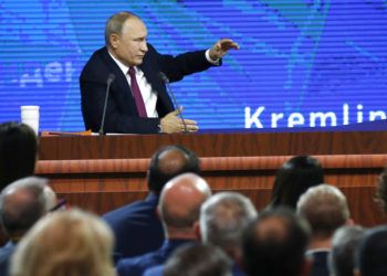 El presidente ruso Vladimir Putin ofrece su conferencia de prensa anual en Moscú, Rusia, el jueves 20 de diciembre de 2018. Foto: Alexander Zemlianichenko / AP.