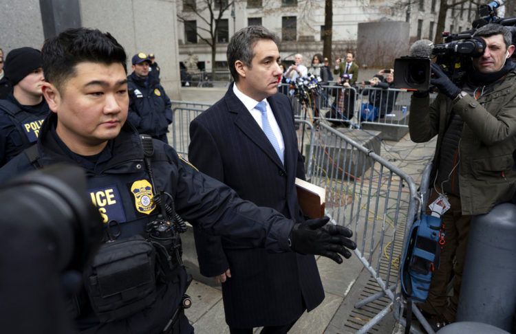 Michael Cohen, ex abogado del presidente estadounidense Donald Trump, sale del tribunal en Nueva York el 12 de diciembre del 2018. Foto: Craig Ruttle / AP.