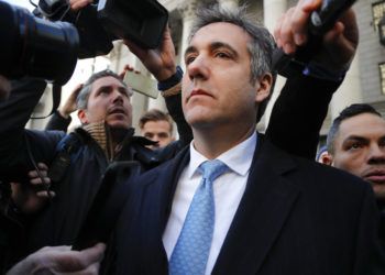 En esta foto del 29 de noviembre del 2018, el exabogado de Donald Trump, Michael Cohen, sale de la corte federal en Nueva York. Foto: Julie Jacobson / AP.