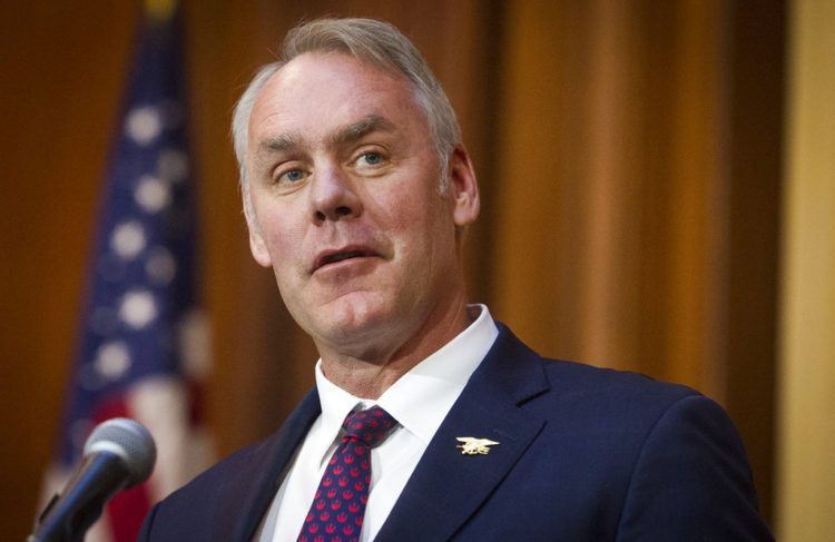 El secretario estadounidense del Interior, Ryan Zinke, cuya salida del cargo fue anunciada por el presidente Trump. Foto: Cliff Owen / AP.