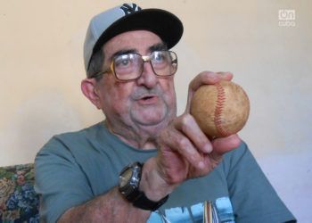 Enrique Collantes no olvida sus mañas con una pelota en la mano. Foto: Oreidis Pimentel