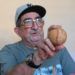 Enrique Collantes no olvida sus mañas con una pelota en la mano. Foto: Oreidis Pimentel