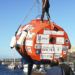 En esta fotografía tomada el sábado 22 de diciembre de 2018, el francés Jean-Jacques Savin, de 71 años, recorre su cápsula en forma de barril que utilizará para cruzar el Atlántico desde El Hierro, en las islas Canarias, de España, hasta el Caribe, con la única fuerza de las corrientes oceánicas. (Cortesía de Jean-Jacques Savin vía AP)