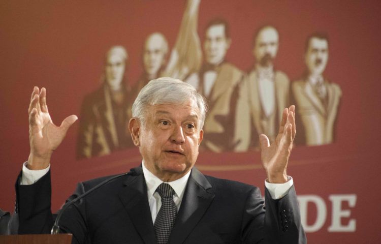 En esta fotografía de archivo del 3 de diciembre de 2018, el presidente mexicano Andrés Manuel López Obrador realiza su primera conferencia de prensa como mandatario. Foto: Christian Palma / AP / Archivo.