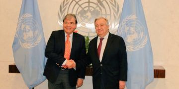 El canciller de Colombia, Carlos Holmes Trujillo, junto al secretario general de la ONU, António Guterres, en la sede de la organización en Nueva York, el 22 de enero de 2019. Foto: @CarlosHolmesTru / Twitter.