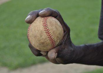 La "Mano Negra", así bautizó Bobby Salamanca a Gregorio Pérez. Foto: Oreidis Pimentel