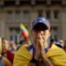 Un manifestante venezolano participa en una protesta contra el gobierno de su país en Buenos Aires, el miércoles 23 de enero de 2019. Foto: Natacha Pisarenko / AP.