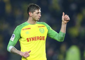 En esta foto del 14 de enero del 2018, el delantero argentino Emiliano Sala, del club francés Nantes, es visto durante un partido contra el PSG. Foto: David Vincent / AP / Archivo.