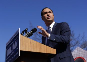 El político demócrata Julián Castro lanza su candidatura presidencial para el 2020 en San Antonio, Texas el 12 de enero del 2019. Foto: Eric Gay / AP.