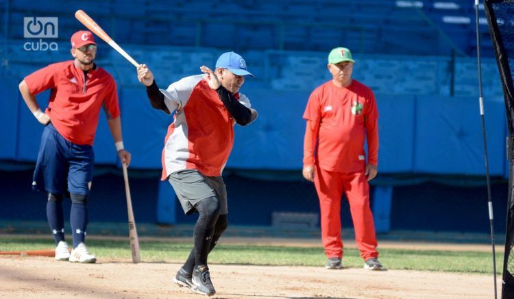 Imagen de archivo de un entrenamiento de una preselección cubana de béisbol. Foto: Gabriel García / Archivo.