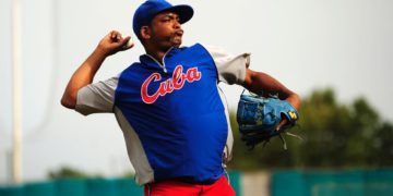 Odrisamer Despaigne es la última pieza de Cuba que han llamado los Rojos de Cincinnati. Foto: AP