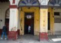 Entrada por la calle Prado del edificio todavía habitado en la manzana del cine-teatro Payret y la sala polivalente Kid Chocolate. Foto: Otmaro Rodríguez.