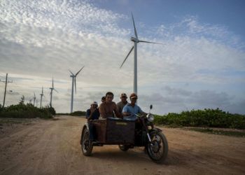 Parque eólico de Gibara, Holguín. Foto: Ramón Espinosa / AP / Archivo.