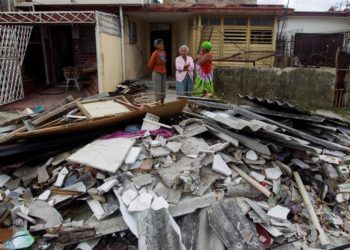 Daños causados en una vivienda de La Habana por el intenso tornado del 27 de enero de 2019. Foto: EFE.