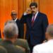 El presidente venezolano, Nicolás Maduro, gesticula para decir a los líderes militares que mantengan los ojos abiertos, hacia el final de una conferencia de prensa en el palacio presidencial de Caracas, el viernes 25 de enero de 2019. Foto: Ariana Cubillos / AP.