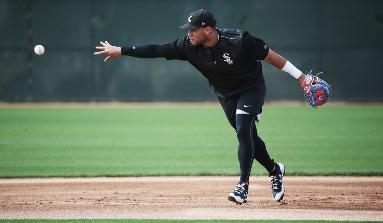 Yoan Moncada tendrá que alternar su preparación en la segunda base con tiempo en la antesala, posición que al parecer defenderá en la venidera campaña. Foto: Tomada de Chicago Tribune