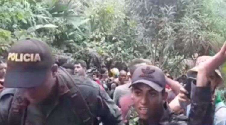 El grupo de migrantes podría superar las mil personas. Foto: Captura de video Telemundo 51.