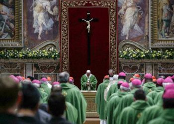 El Papa Francisco oficia una misa en el Vaticano, el 24 de febrero de 2019, en la clausura de una cumbre de líderes religiosos para la prevención de abusos sexuales en el seno de la institución. Foto: Giuseppe Lami / Pool vía AP.