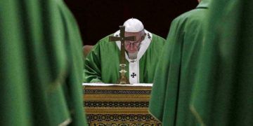 El Papa Francisco oficia una misa en el Vaticano el 24 de febrero de 2019, en la clausura de la cumbre extraordinaria sobre abusos sexuales en la Iglesia. Foto: Giuseppe Lami / Pool vía AP.