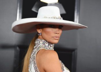 Jennifer López llega a la ceremonia de los premios Grammy el domingo 10 de febrero de 2019 en Los Angeles. Foto: Jordan Strauss/Invision/AP.