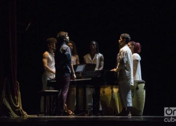 La compañía Acosta Danza estrena la obra "Cor", en el Gran Teatro Alicia Alonso de La Habana. Foto: Enrique Smith.