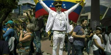 Mitin de la oposición para proponer leyes de amnistía para la policía y las fuerzas armadas, en Las Mercedes de Caracas, Venezuela, el sábado 26 de enero de 2019. Foto: Rodrigo Abd / AP.