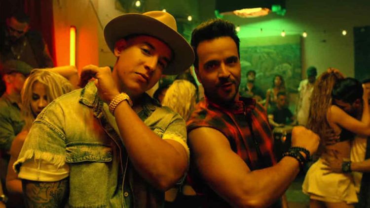 Daddy Yankee (izq) y Luis Fonsi (der) en un fotograma del video clip de "Despacito". Foto: YouTube.