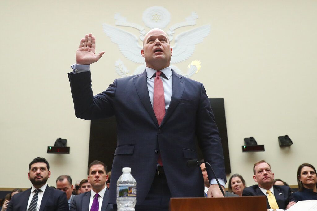 El secretario de Justicia interino Matthew Whitaker presta juramento de decir la verdad al ser interpelado por la Comisión de Asuntos Jurídicos de la Cámara de Representantes en el Congreso, Washington, viernes 8 de febrero de 2019. Foto: Andrew Harnik / AP.