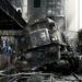 Personas observan un tren dañado tras una colisión y un posterior incendio en el interior de la estación de tren de Ramsés, en El Cairo, Egipto, el 27 de febrero de 2019. Foto: Nariman El-Mofty / AP.