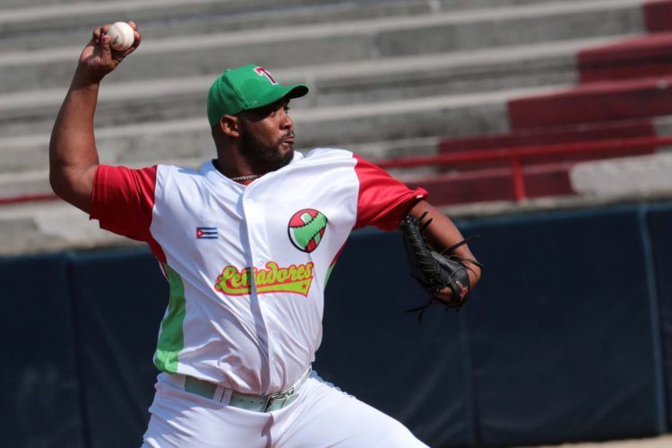 Vladimir García sacó la cara por Cuba, pero después los Leñadores cayeron frente al embrujo de Sergio Romo. Foto: Roberto Morejón/JIT