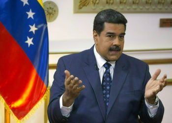 El presidente venezolano, Nicolás Maduro, habla durante una entrevista con The Associated Press en el Palacio de Miraflores en Caracas, Venezuela, el jueves 14 de febrero de 2019. Foto: Ariana Cubillos / AP.