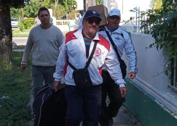 Javier Méndez y Juan Padilla son algunos de los deportistas que han estado presentes en las labores de recuperación y ayuda a los afectados por el tornado. Foto: Tomada de Facebook