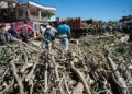 Trabajos de recuperación en la Avenida Rotaria, en el municipio habanero de Regla, dos días después del tornado que azotó La Habana el 27 de enero de 2019. Foto: Otmaro Rodríguez.