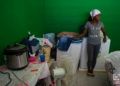 Danaisy Alfonso en el albergue de El Roble, en Guanabacoa, un mes después del tornado que azotara La Habana el 27 de enero de 2019. Foto: Otmaro Rodríguez.