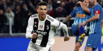 Cristiano Ronaldo de Juventus tras anotar de penal el tercer gol para la victoria 3-0 ante el Atlético de Madrid en el partido de vuelta de la eliminatoria de octavos de la Liga de Campeones en Turín, Italia, el martes 12 de marzo de 2019. (AP Foto/Antonio Calanni)