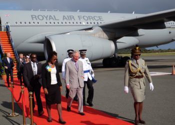 El príncipe Carlos arribño en la tarde dominical a Santa Lucía, primera parada de su gira por el Caribe. Foto: Tomada de Clarence House