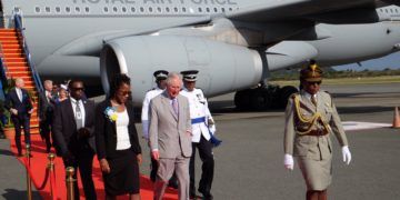 El príncipe Carlos arribño en la tarde dominical a Santa Lucía, primera parada de su gira por el Caribe. Foto: Tomada de Clarence House