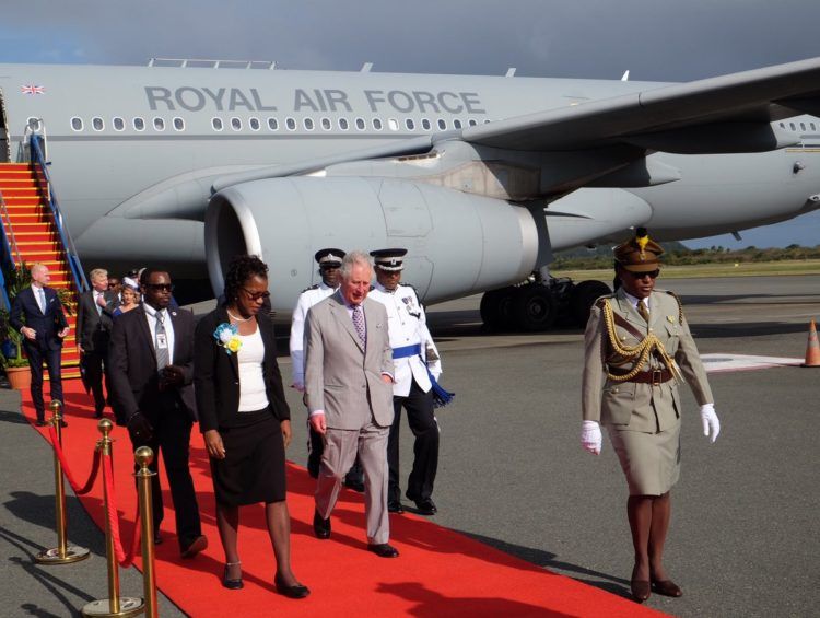 El príncipe Carlos arribño en la tarde dominical a Santa Lucía, primera parada de su gira por el Caribe. Foto: Tomada de Clarence House