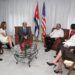 El presidente cubano, Miguel Díaz-Canel, durante una reunión con el congresista estadounidense James McGovern (c-izq), en La Habana. Díaz-Canel recibió este sábado al congresista, un firme defensor del acercamiento bilateral con quien el mandatario abordó el estado de las relaciones entre ambos países. Foto: Estudios Revolución / Presidencia de Cuba / EFE.