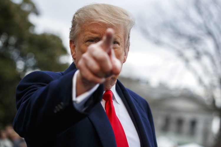 El presidente Donald Trump habla con la prensa antes de abordar el Marine One en la Casa Blanca el viernes 22 de marzo de 2019 en Washington. Foto: Evan Vucci / AP.