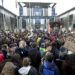 Estudiantes participan en una marcha en Berlín conra la inacción de los gobiernos ante el cambio climático, como parte de una jornada mundial de protestas estudiantiles el viernes 15 de marzo del 2019. Foto: Michael Sohn / AP.