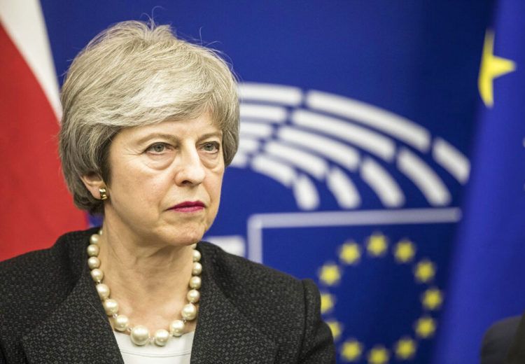 La primera ministra de Gran Bretaña, Theresa May, habla en una conferencia de prensa tras una reunión con el presidente de la Comisión Europea, Jean-Claude Juncker, en el Parlamento Europeo, en Estrasburgo, en el este de Francia, el 11 de marzo de 2019. (AP Foto/Jean-Francois Badias)