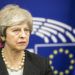 La primera ministra de Gran Bretaña, Theresa May, habla en una conferencia de prensa tras una reunión con el presidente de la Comisión Europea, Jean-Claude Juncker, en el Parlamento Europeo, en Estrasburgo, en el este de Francia, el 11 de marzo de 2019. (AP Foto/Jean-Francois Badias)