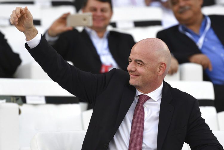 El presidente de la FIFA Gianni Infantino antes de la final de la Copa Asiática AFC entre Japón y Qatar en Abu Dabi, Emiratos Árabes Unidos, el viernes 1 de febrero del 2019. Foto: Hassan Ammar / AP.