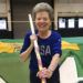 Florence "Flo" Filion Meiler, que salta pértiga y compite en otras disciplinas atléticas a los 84 años, posa durante un entrenamiento en la Universidad de Vermont en Burlington el 14 de marzo del 2019. Foto: Lisa Rathke / AP.