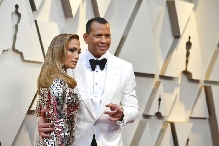 Jennifer López y Alex Rodríguez llegan a la ceremonia de los premios Oscar en el Teatro Dolby en Los Angeles, el 24 de febrero de 2019. Foto: Jordan Strauss / Invision / AP.